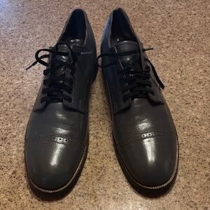 Stacy Adams Black Oxfords‎ with Smooth Leather and Closed Lacing